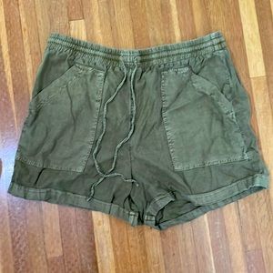 Women's Mid-Rise Tie Waist Utility Shorts - Universal Thread™ Olive Green XL